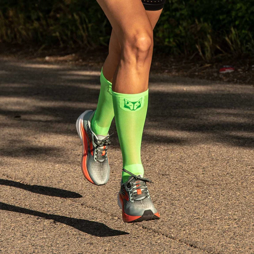 Medias Ultraligeras de Corte Alto Fluo Green